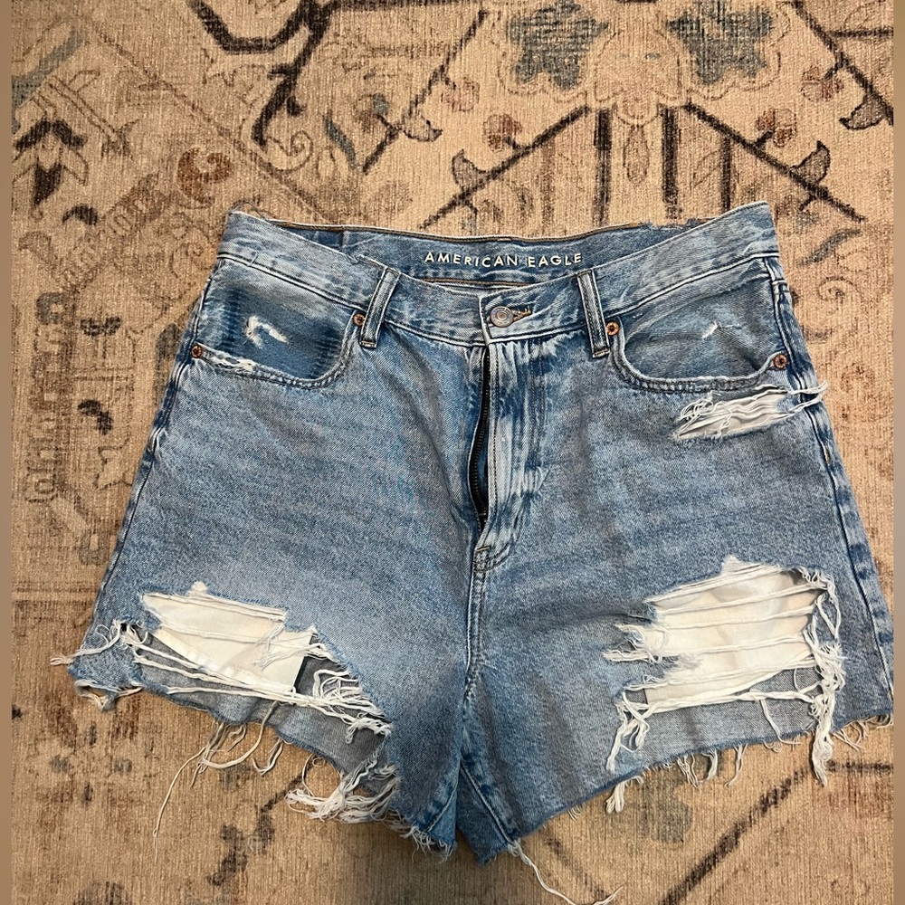 American eagle- Highest rise 90s boyfriend short. Size 10. New w/o tags